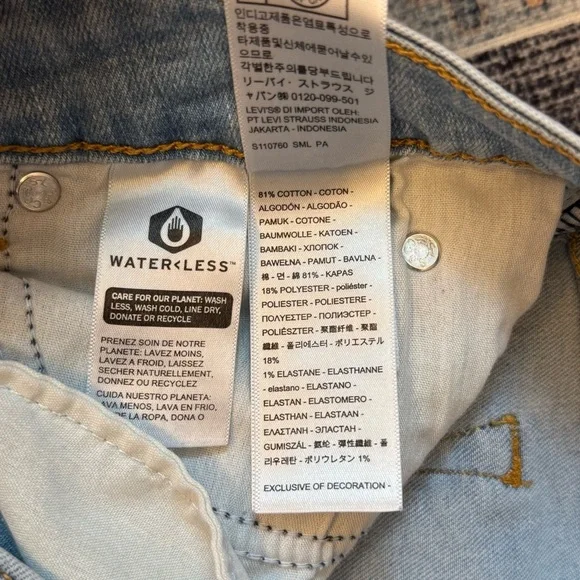 Levi’s 711 Skinny Women’s Jeans Light Wash Distressed Hem Size 29 - Picture 13 of 16